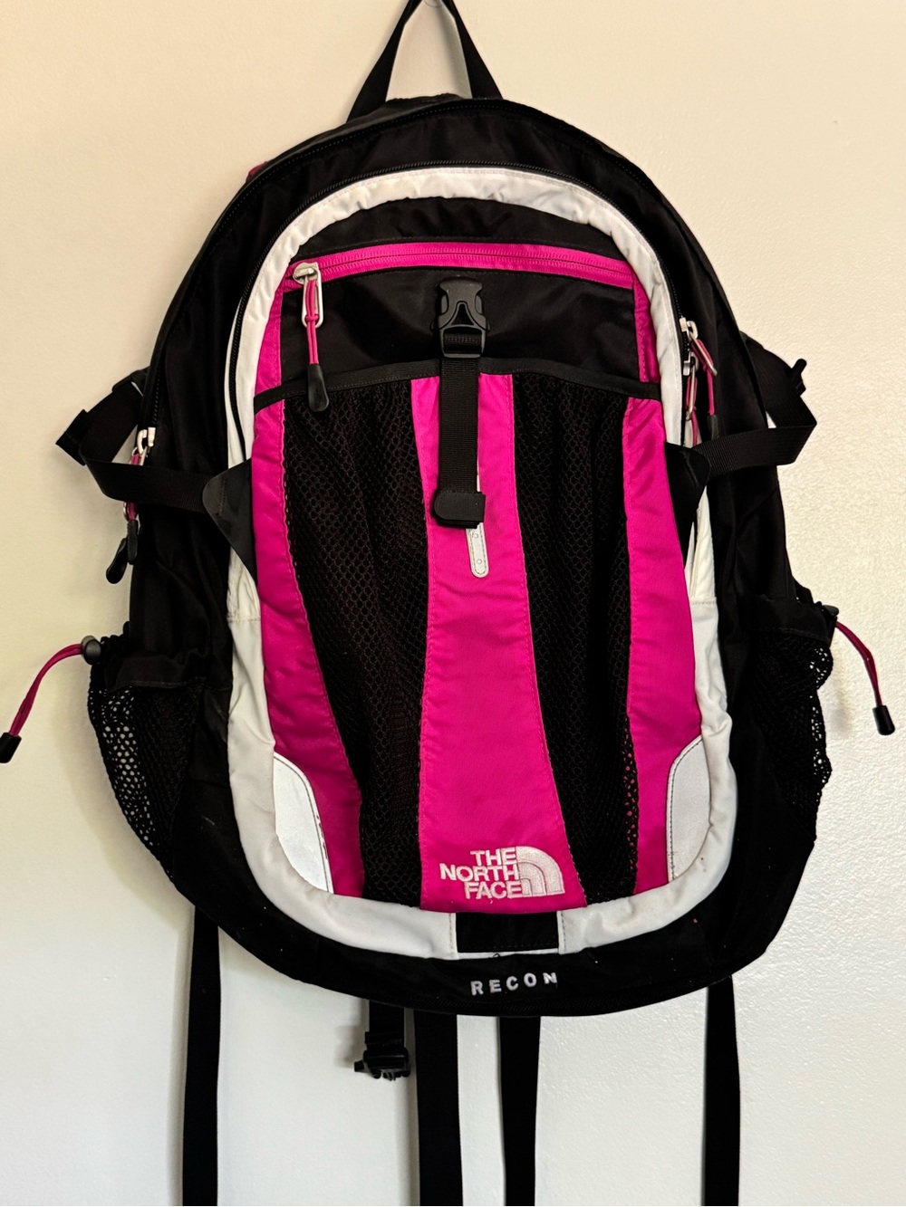 THE NORTH FACE Recon Backpack - Pink & Black Flexvent 30L -Padded Laptop Section